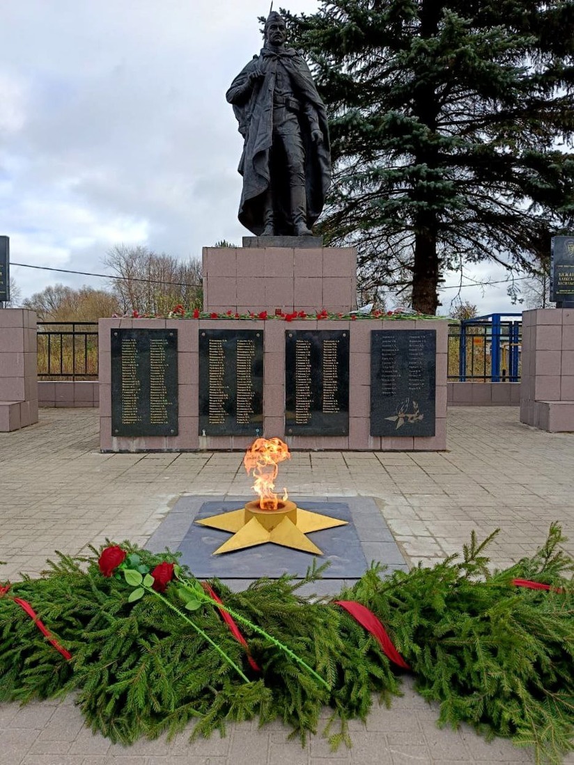 Мемориальный комплекс с Вечным огнем «Памятник Победы» в п. Борисоглебском Ярославской области