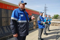 Газовики с частицей пламени и факелами