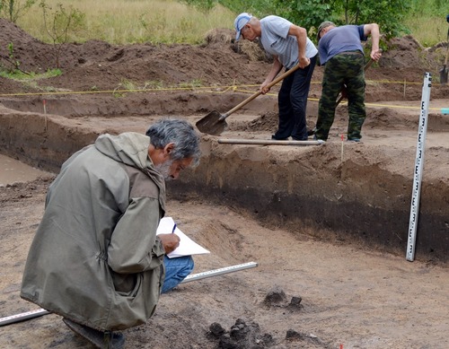 Археологи ведут раскопки в охранной зоне газопровода