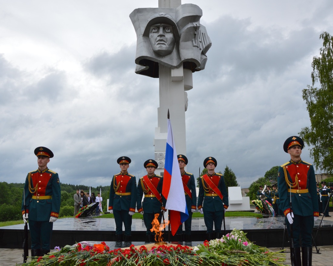 Мемориал с Вечным огнем в деревне Рыбки, Смоленская область