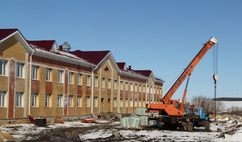 Строящееся здание образовательного учреждения в с. Янгличи Канашского муниципального округа Чувашской Республики