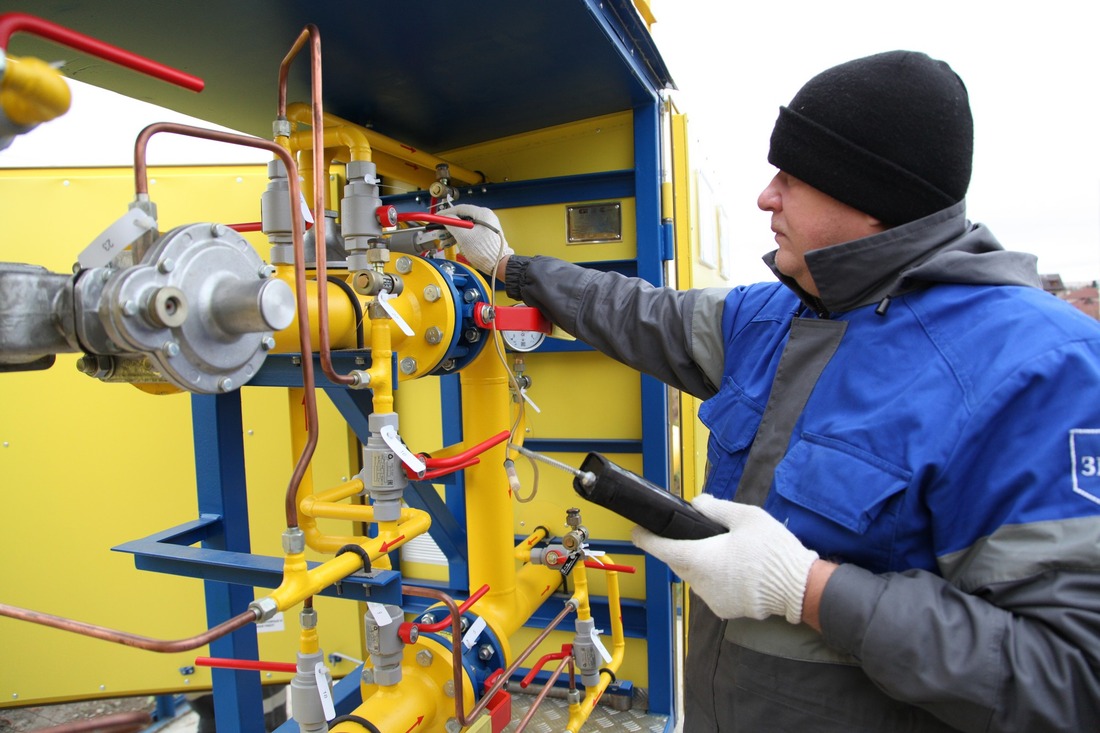 Работы на пункте редуцирования газа в поселке Степное, Саратовская область