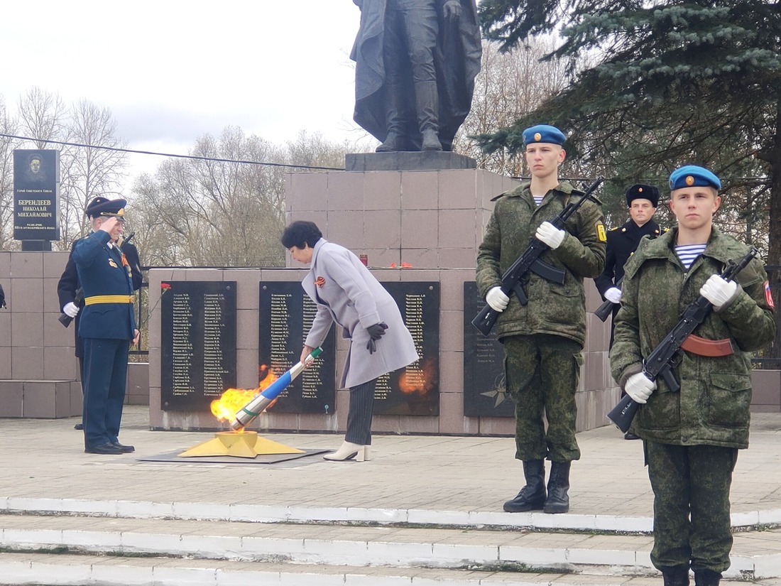 Церемония зажжения Вечного огня