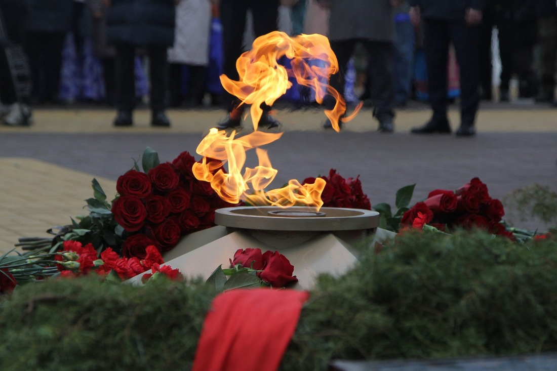 Вечный огонь на мемориале в поселке Октябрьский Ардатовского района Республики Мордовия
