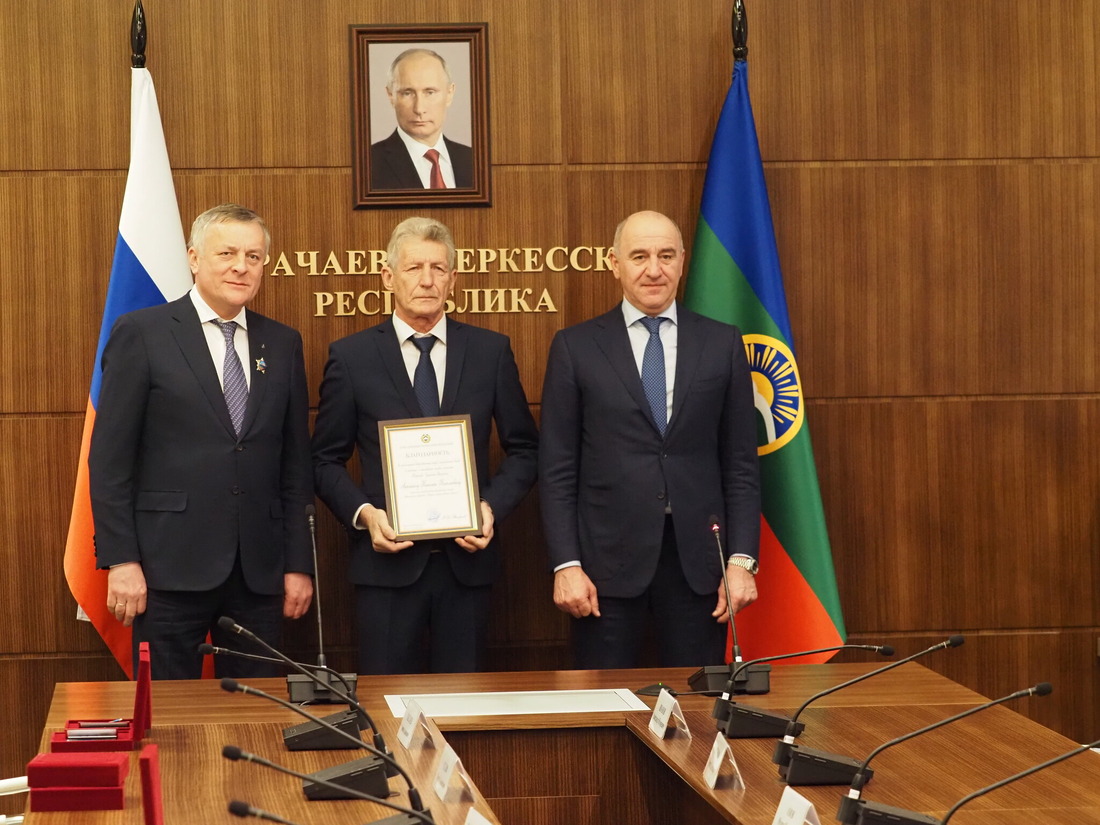 Награждение сотрудника «Газпром газораспределение Черкесск» в честь 60-летия компании