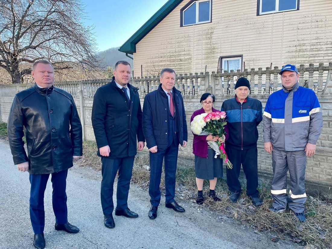 В центре — глава Туапсинского района Сергей Бойко и генеральный директор АО «Газпром газораспределение Краснодар», ООО «Газпром межрегионгаз Краснодар» Геннадий Нараев