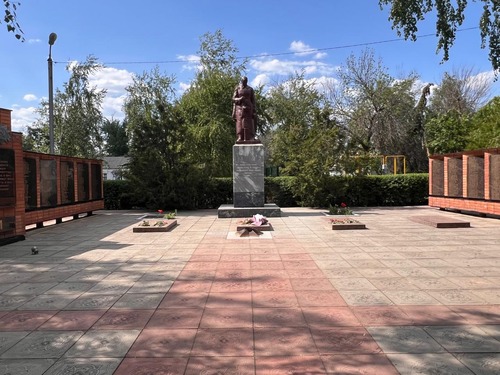 Мемориал героям Великой Отечественной войны, сл. Кашары Ростовская область