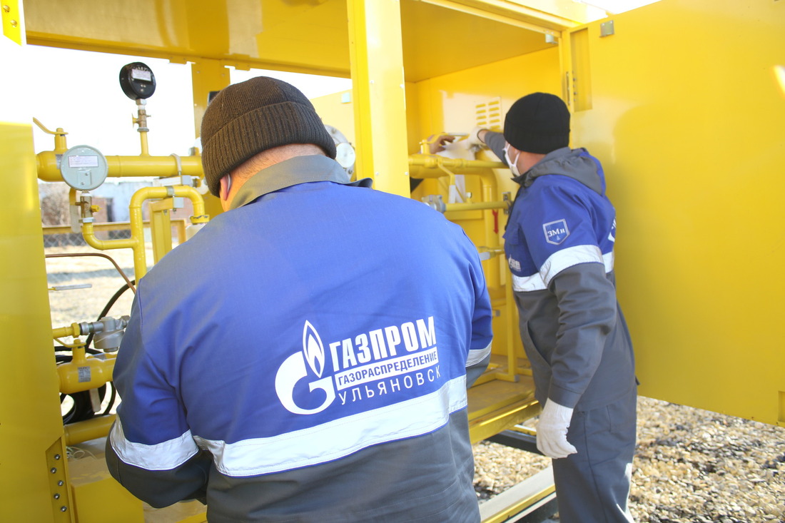 Сотрудники Новоспасского филиала «Газпром газораспределение Ульяновск» настраивают оборудование пункта редуцирования газа в с. Новая Яндовка Старокулаткинского района Ульяновской области