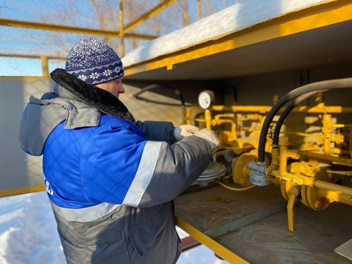 Работы на пункте редуцирования газа в поселке Павлоградка, Омская область